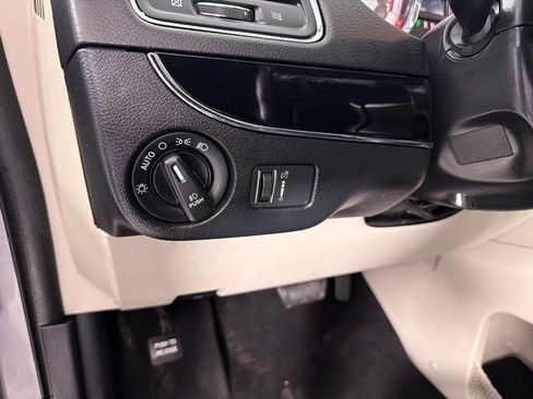 Used 2017 Dodge Grand Caravan SXT FWD image 12