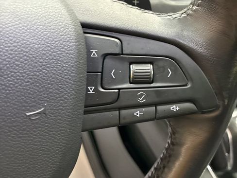 Used 2019 Cadillac XT4 Premium Luxury AWD/4WD image 16
