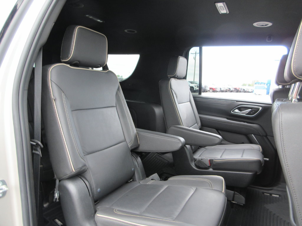 Certified 2024 GMC Yukon XL SLT w/ SLT Luxury Package AWD/4WD image 23