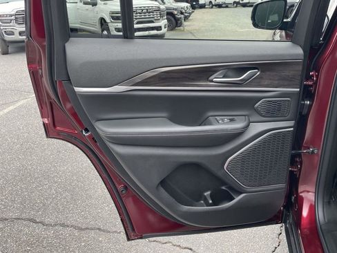 New 2026 Jeep Grand Cherokee Limited w/ Luxury Tech Group II AWD/4WD image 20