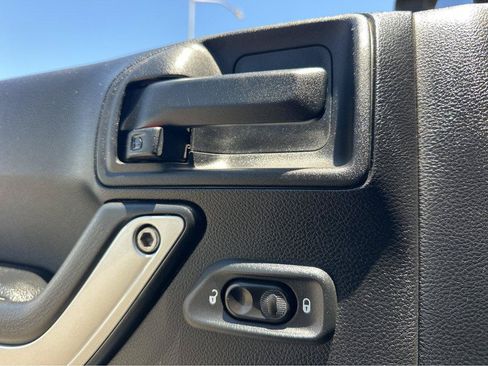 Used 2016 Jeep Wrangler Rubicon AWD/4WD image 35