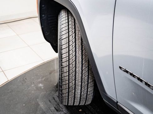 Used 2021 Jeep Grand Cherokee L Laredo image 39