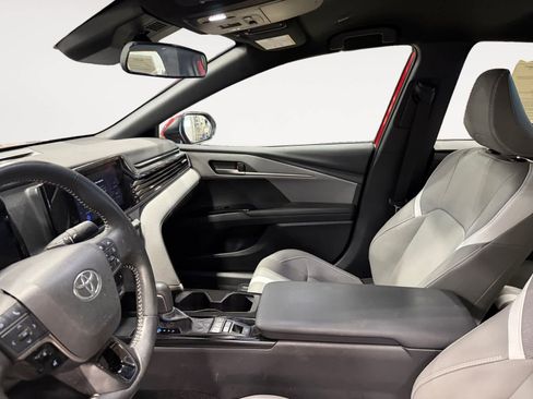 Used 2025 Toyota Camry SE FWD image 10