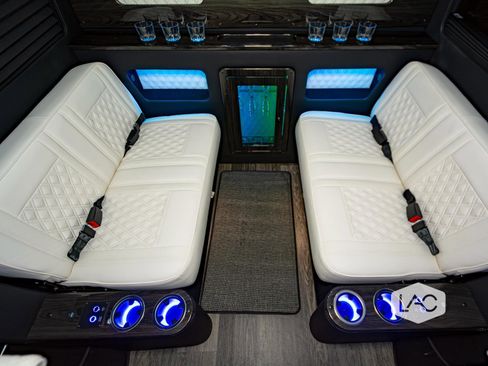 Used 2024 Mercedes-Benz Sprinter 3500 image 9