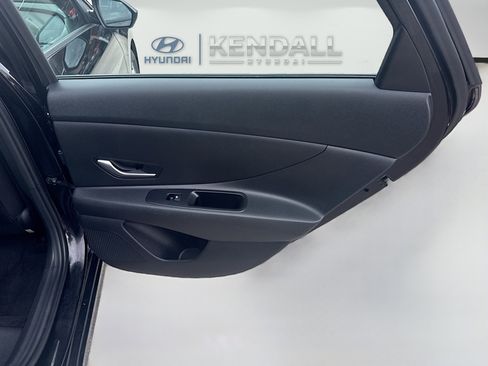 Used 2025 Hyundai Elantra SE FWD image 27