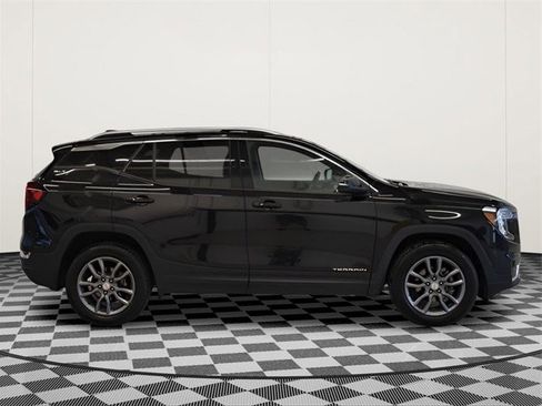 Used 2024 GMC Terrain SLT image 2