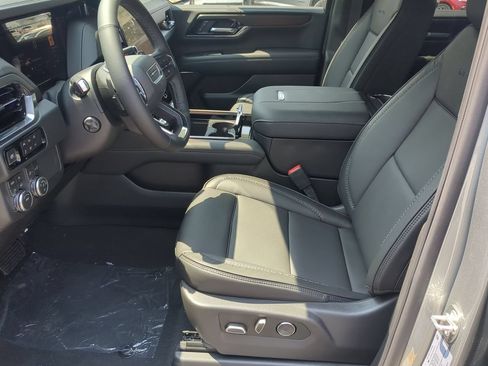Used 2026 GMC Yukon Denali AWD/4WD image 19