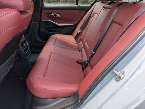 Used 2023 BMW 330i Sedan w/ M Sport Package RWD image 31