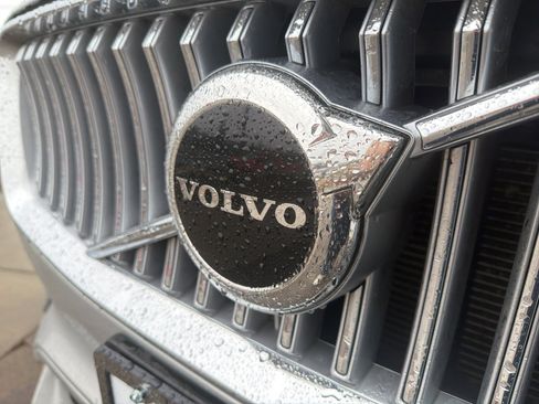 Used 2024 Volvo XC90 B5 Core w/ Protection Package Premier image 7