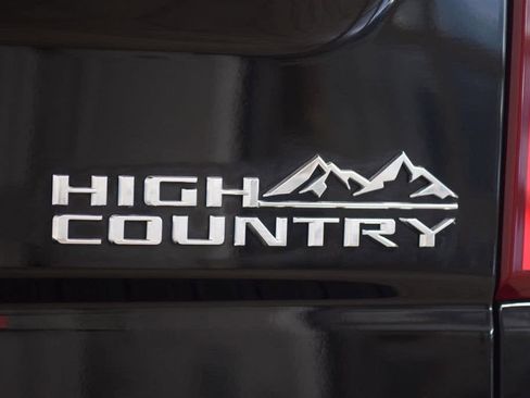 Used 2024 Chevrolet Silverado 2500 High Country w/ High Country Premium Package AWD/4WD image 24