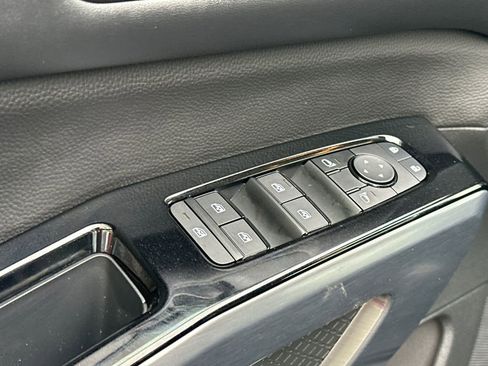 New 2026 Nissan Pathfinder SL image 13