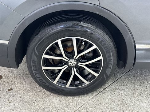 Used 2021 Volkswagen Tiguan SE w/ Panoramic Sunroof Package image 41