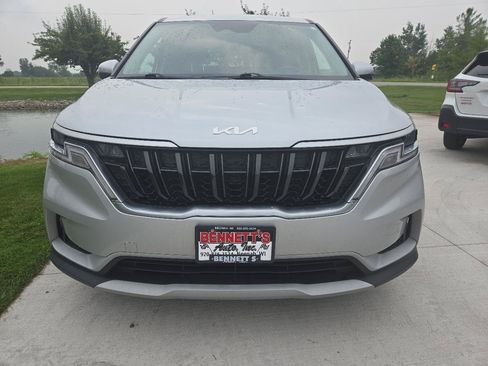 Used 2022 Kia Carnival LX FWD image 2