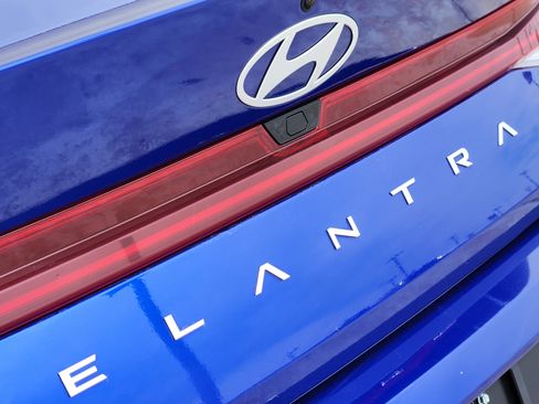 Used 2025 Hyundai Elantra SEL FWD image 12
