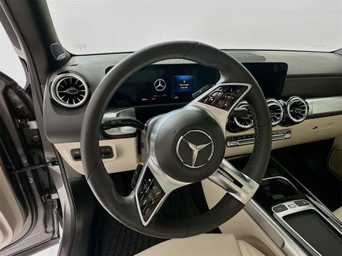 Used 2025 Mercedes-Benz GLB 250 GLB 250 image 12