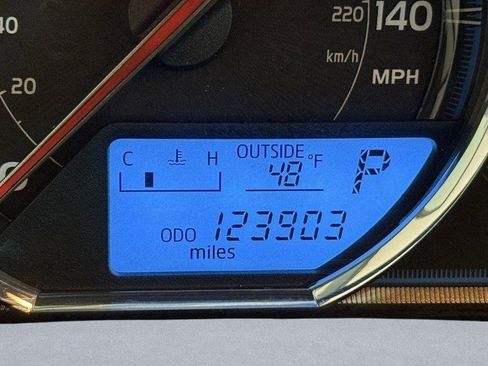 Used 2014 Toyota RAV4 Limited image 24