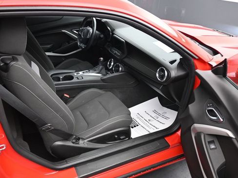 Used 2020 Chevrolet Camaro LT image 14