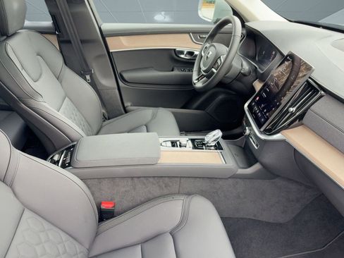 Certified 2025 Volvo XC90 B5 Plus image 30