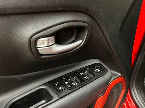 Used 2023 Jeep Renegade Trailhawk AWD/4WD image 27
