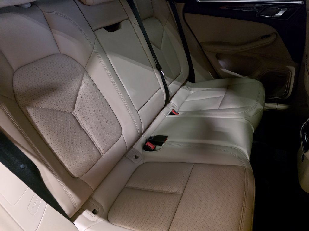 Certified 2026 Porsche Macan AWD/4WD image 12
