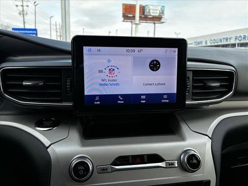 Used 2024 Ford Explorer XLT w/ Equipment Group 202A image 12