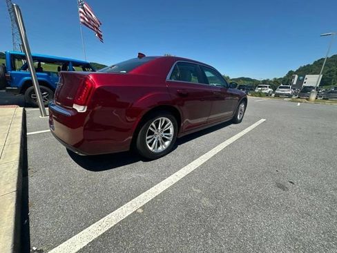Used 2020 Chrysler 300 Touring L w/ Quick Order Package 2EF RWD image 9