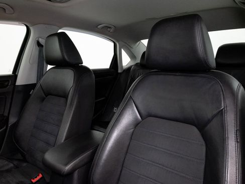Used 2015 Volkswagen Passat 1.8T SEL Premium image 12