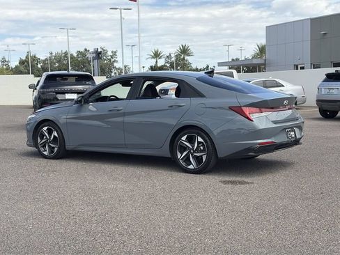 Used 2023 Hyundai Elantra Limited w/ Preferred Accessory Package FWD image 7