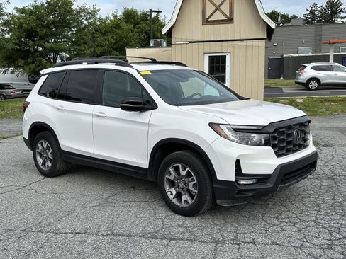 Certified 2023 Honda Passport TrailSport image 2