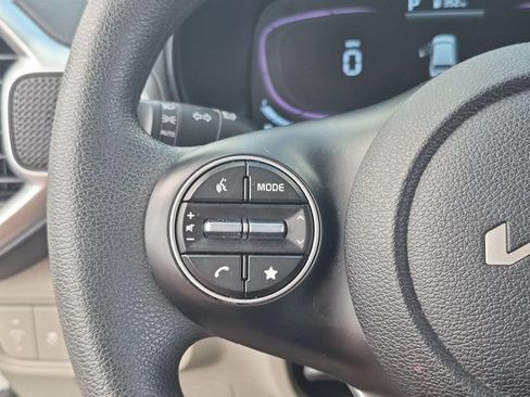 Used 2025 Kia Soul LX FWD image 20