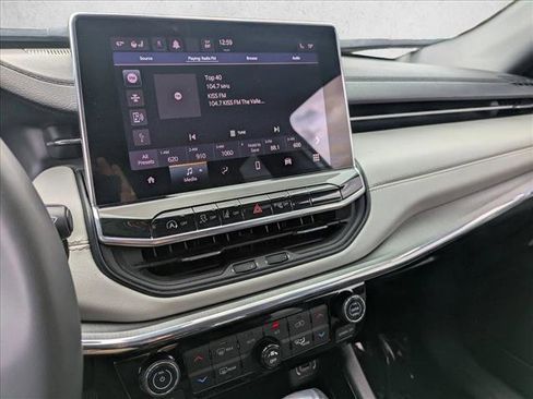 Used 2024 Jeep Compass Limited image 12