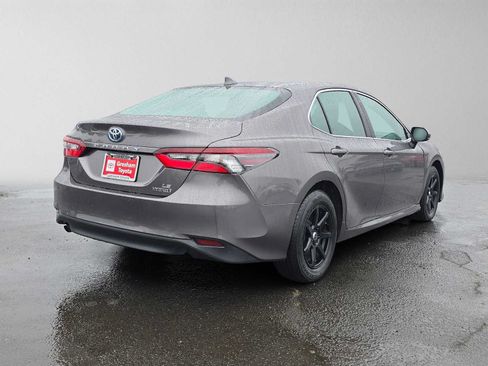Used 2022 Toyota Camry LE FWD image 3