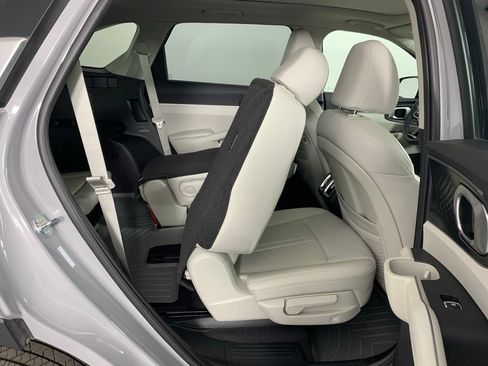 Certified 2025 Kia Sorento EX w/ Panoramic Sunroof Package AWD/4WD image 24