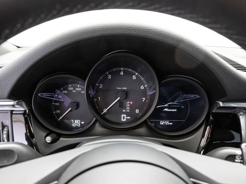 Used 2025 Porsche Macan image 13