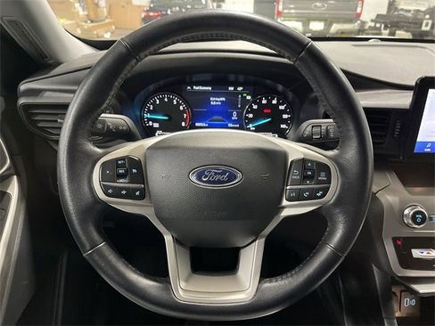 Used 2023 Ford Explorer XLT image 15