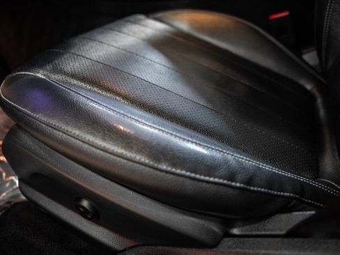 Used 2018 Mercedes-Benz E 300 4MATIC image 31