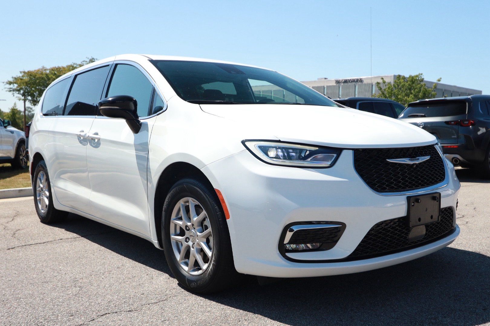 Used 2025 Chrysler Pacifica Select FWD image 7