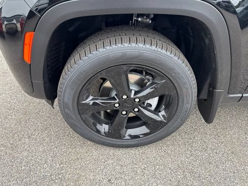 New 2026 Jeep Grand Cherokee Limited w/ Limited Altitude Package AWD/4WD image 9
