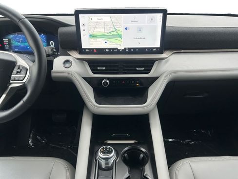 Used 2025 Ford Explorer Active w/ Active Comfort Package image 10