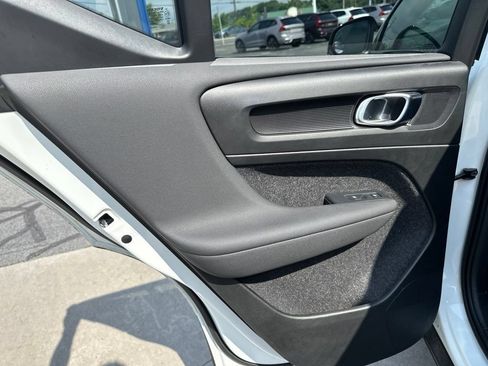 Certified 2024 Volvo XC40 B5 Ultimate w/ Protection Package Premier AWD/4WD image 27