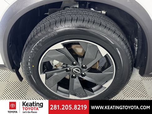 Used 2024 Nissan Rogue SV image 29