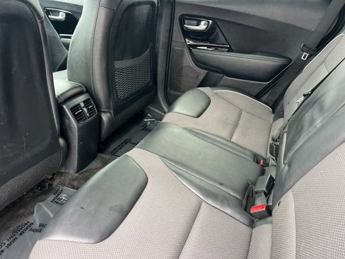 Used 2019 Kia Niro EX image 4