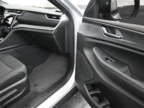 New 2025 Jeep Grand Cherokee Laredo image 23