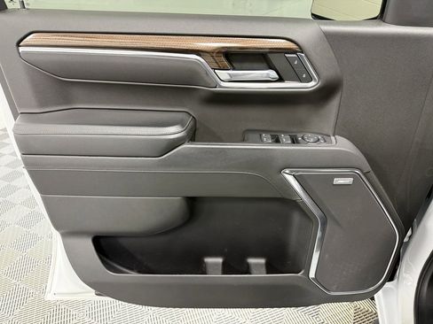 Used 2022 Chevrolet Silverado 1500 LT Trail Boss w/ LT Trail Boss Premium Package AWD/4WD image 9