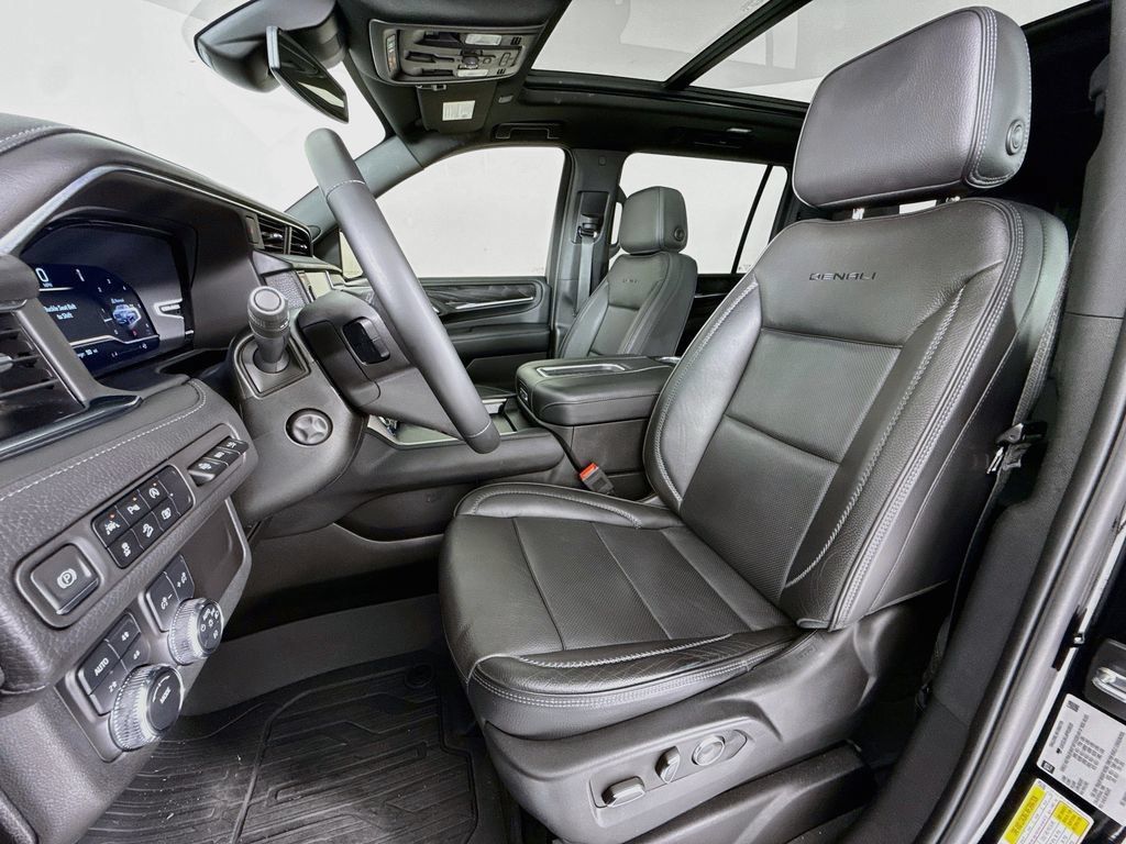 Used 2023 GMC Yukon XL Denali w/ LPO, Floor Liner Package AWD/4WD image 5