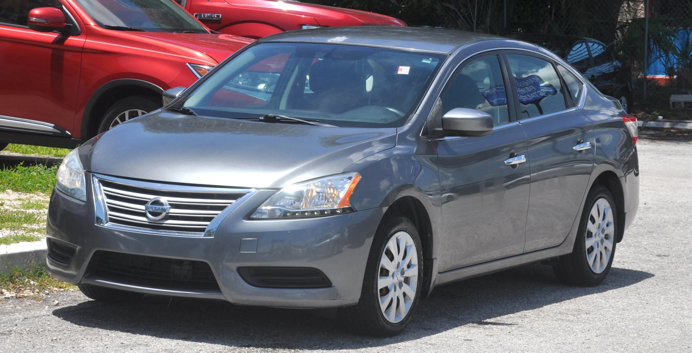 Used 2015 Nissan Sentra SV FWD image 1