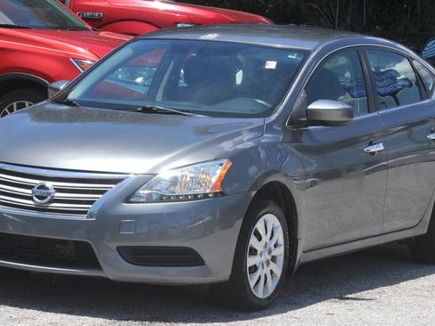 Used 2015 Nissan Sentra SV FWD image 1