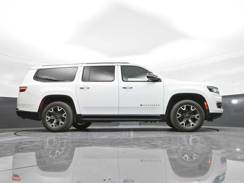 Used 2023 Jeep Wagoneer L Series III w/ Preferred Equipment Group image 44