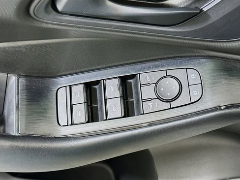 Used 2024 Nissan Rogue S image 15