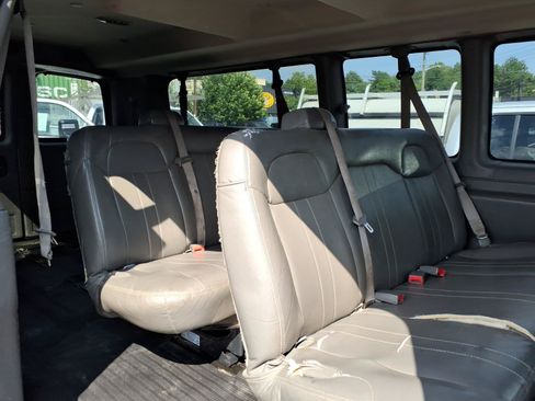 Used 2018 Chevrolet Express 3500 LS RWD image 10